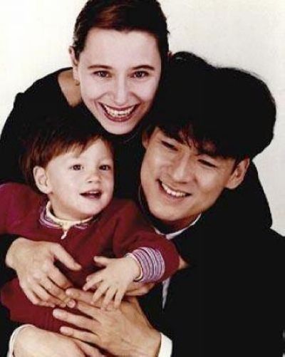吴彦祖刘烨周华健李小龙 男星漂亮洋老婆家居照