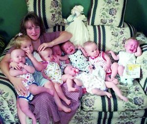 全球首例存活七胞胎已16岁 出生时总统致电问候