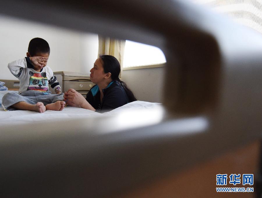 （医卫）（1）天津实施全国首例儿童二次亲体肝移植 父母接力献肝救子