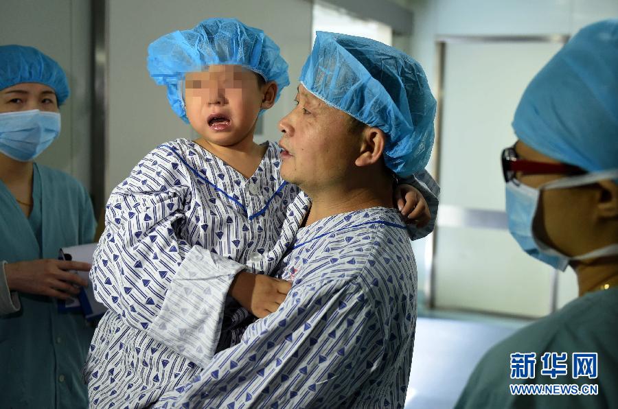 （医卫）（3）天津实施全国首例儿童二次亲体肝移植 父母接力献肝救子